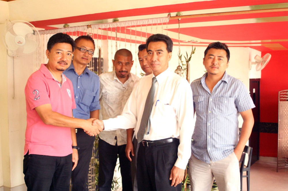 Tharadol Thongruang, Ministry of Foreign Trade, Government of Thailand shake hands with Press Secretary to Nagaland Chief Minister and President, of Rattle and Hum Music Society of Nagaland, Abu Metha at Dimapur during a press conference at Dimapur today. Seen in the background are Officials of RHMS.