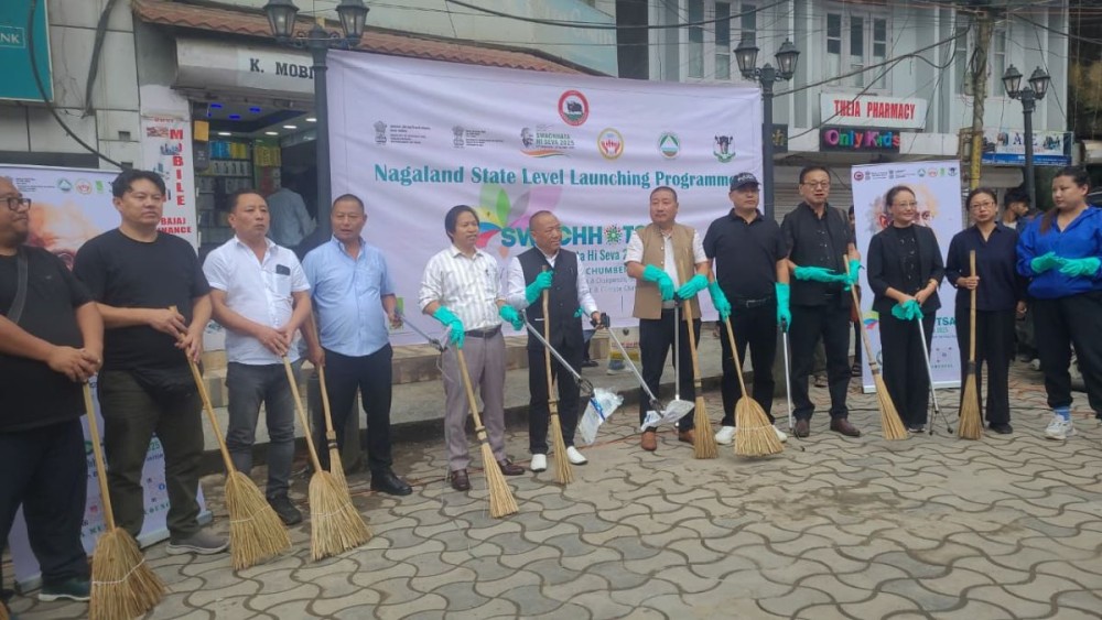 Achumbemo Kikon and others during State Level launching programme of Swachh Utsav in Kohima on September 17. (Morung Photo)