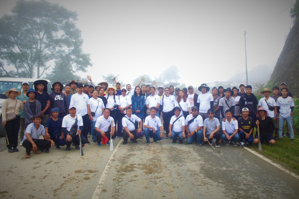 Sumi Baptist Church Akukuhou Kuqhakulu (SBAK) Nito Mount team during the plantation care drive at Zunheboto on September 24. (Morung Photo)