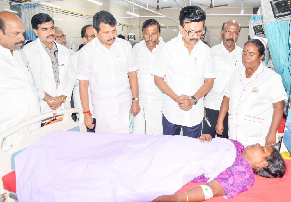 Karur: Tamil Nadu Chief Minister M.K. Stalin interacts with the people rescued from the recent rally crowd tragedy and receiving treatment at Karur Government Hospital, in Karur on Sunday, September 28, 2025. (Photo: IANS/X/@CMOTamilnadu)
