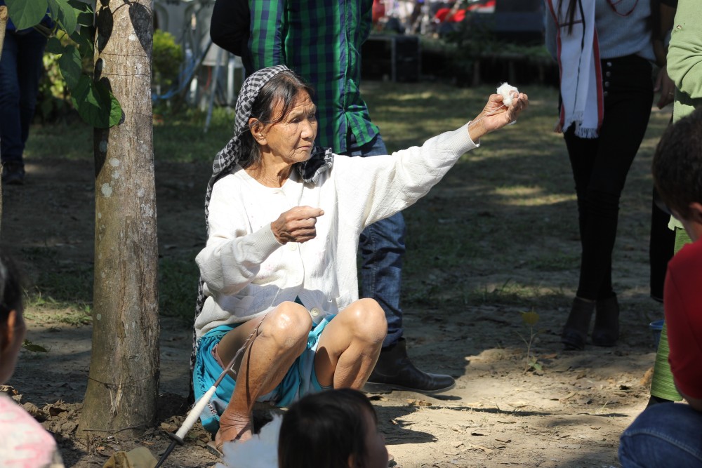 An old Naga woman displays the art of traditional Naga weaving at the International Loin Loom Festival 2017 (Photo by Aheli Moitra)