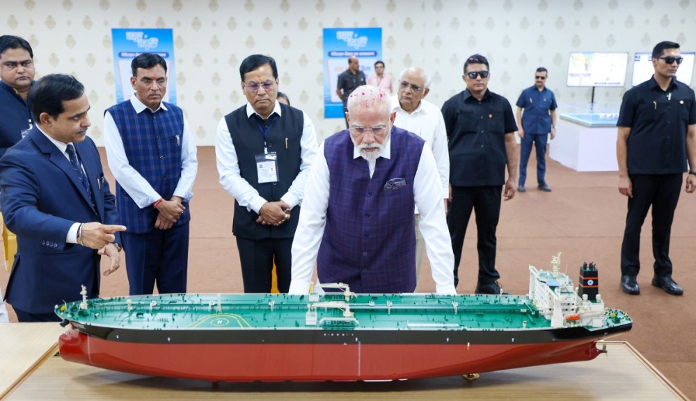 Bhavnagar: Prime Minister Narendra Modi visits an exhibition on the maritime sector in Bhavnagar, Gujarat, on Saturday, September 20, 2025. Gujarat Chief Minister Bhupendra Patel, Union Water Resources Minister C.R. Paatil, Union Minister Mansukh Mandaviya and Union Minister Sarbananda Sonowal also present. (Photo: IANS/PMO)