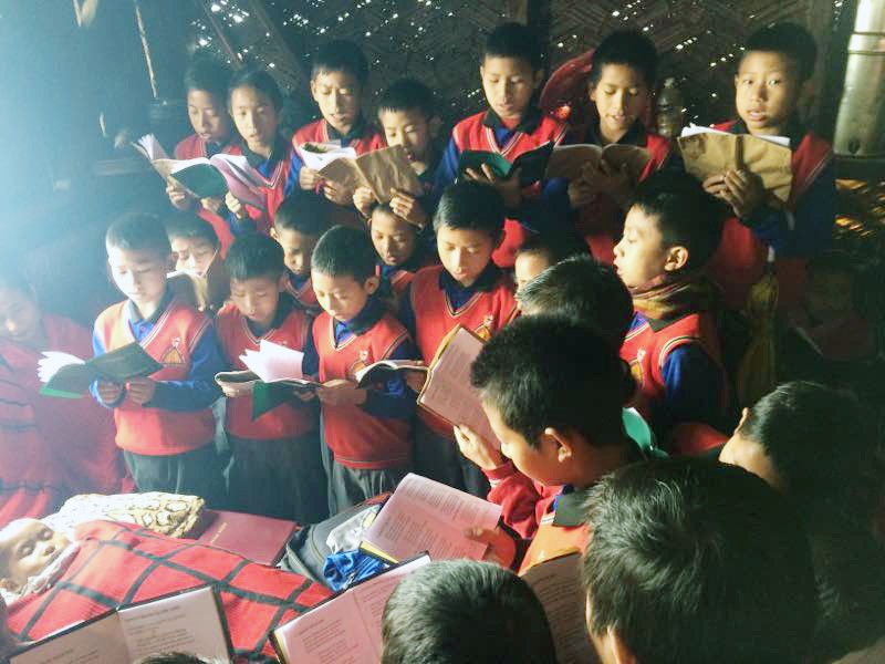 LKG students of St Christopher School, Chessore Village pays final tribute to their friend. Three children have succumbed to the undiagnosed disease within a week at Chessore village under Tuensang district.
