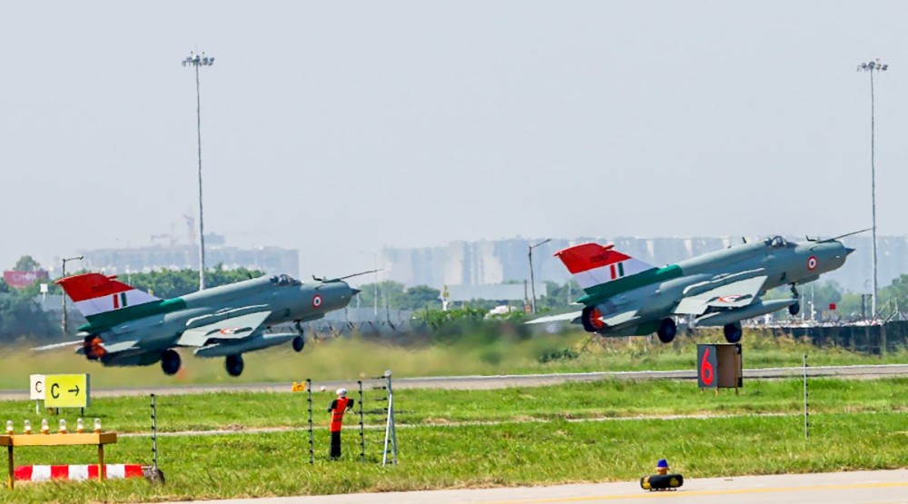 Chandigarh: Indian Air Force MiG-21 aircraft take off during the MiG-21 Operational Flying Culmination Ceremony at the Air Force Station in Chandigarh, marking the official retirement of the legendary fighter jets after over six decades of service. (Photo: IANS/PIB)