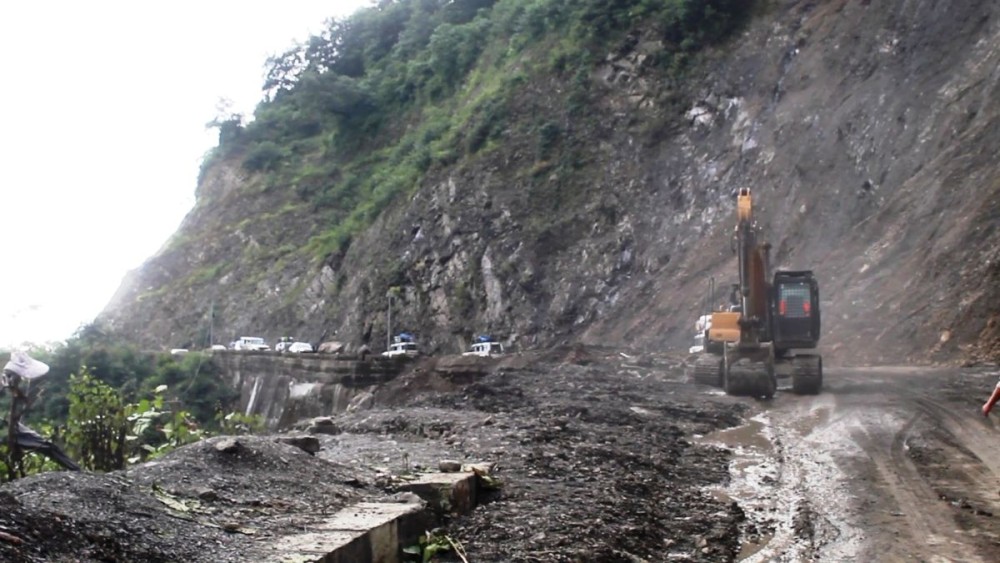 The road stretch between Satakha and Zunheboto, which was completely blocked due to a massive landslide on the evening of September 13, has reopened for vehicular movement after ten days. (Morung Photo)