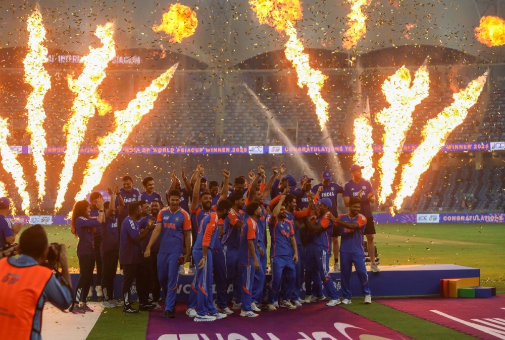 Dubai: Team India celebrates after winning the Asia Cup cricket final against Pakistan at Dubai International Cricket Stadium, United Arab Emirates, Sunday, Sept. 28, 2025. (IANS/Biplab Banerjee)