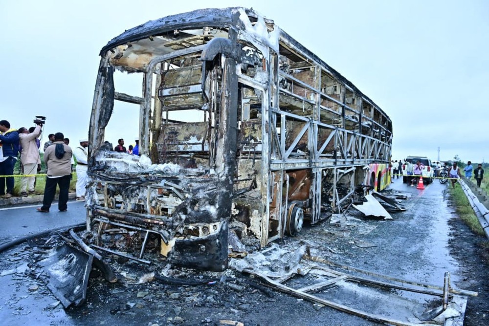 Kurnool: Charred remains of a luxury private bus travelling from Hyderabad to Bengaluru that caught fire, claiming the lives of 25 passengers in Kurnool district on Friday, October 24, 2025. (Photo: IANS)