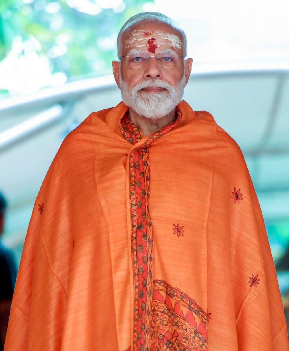 Nandyal: Prime Minister Narendra Modi visits Sri Bhramaramba Mallikarjuna Swamy Varla Devasthanam in Srisailam, Nandyal on Thursday, October 16, 2025. (Photo: IANS/PMO)