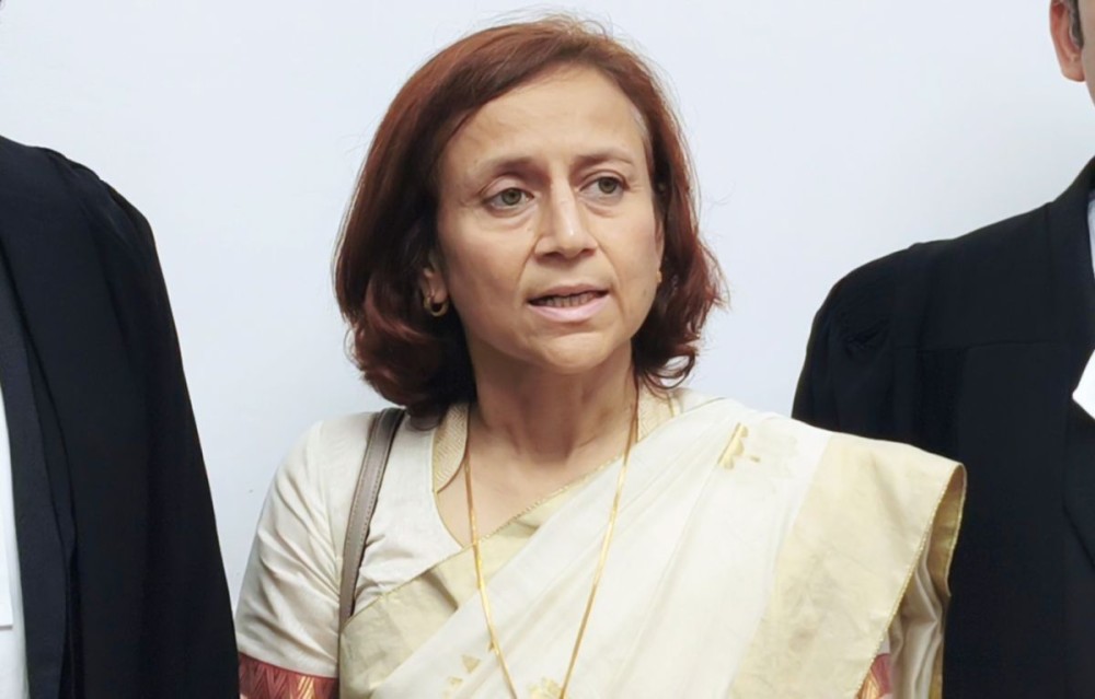 Geetanjali Angmo, wife of Sonam Wangchuk, arrives at the Supreme Court as it issues notices to the Central Government and Ladakh administration on her habeas corpus petition challenging his detention, in New Delhi on Monday, October 6, 2025. (Photo: IANS)