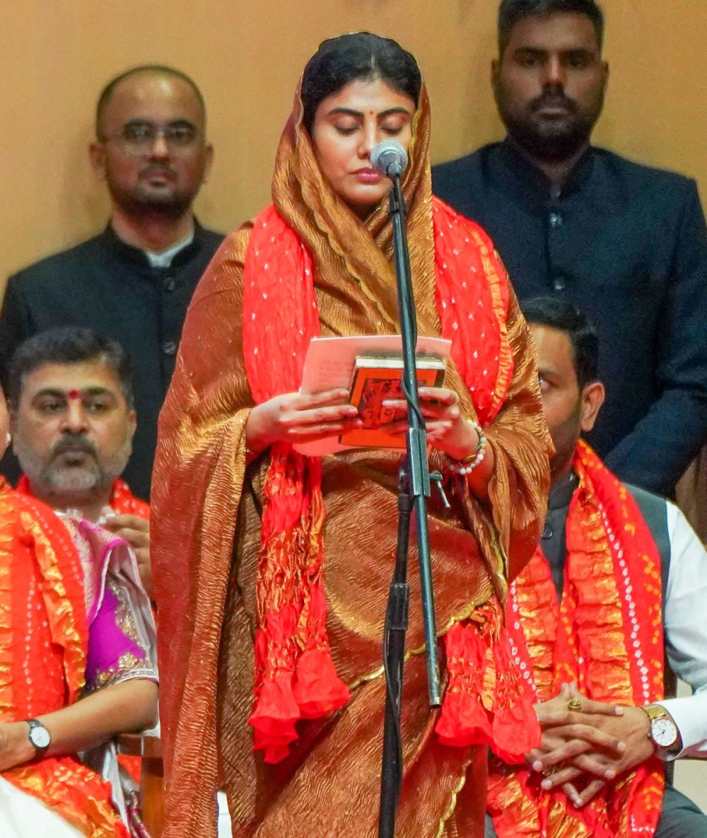 Gandhinagar: Rivaba Ravindrasinh Jadeja takes oath during the swearing-in ceremony of the newly appointed Cabinet Ministers at Mahatma Mandir in Gandhinagar on Friday, October 17, 2025. (Photo: IANS)