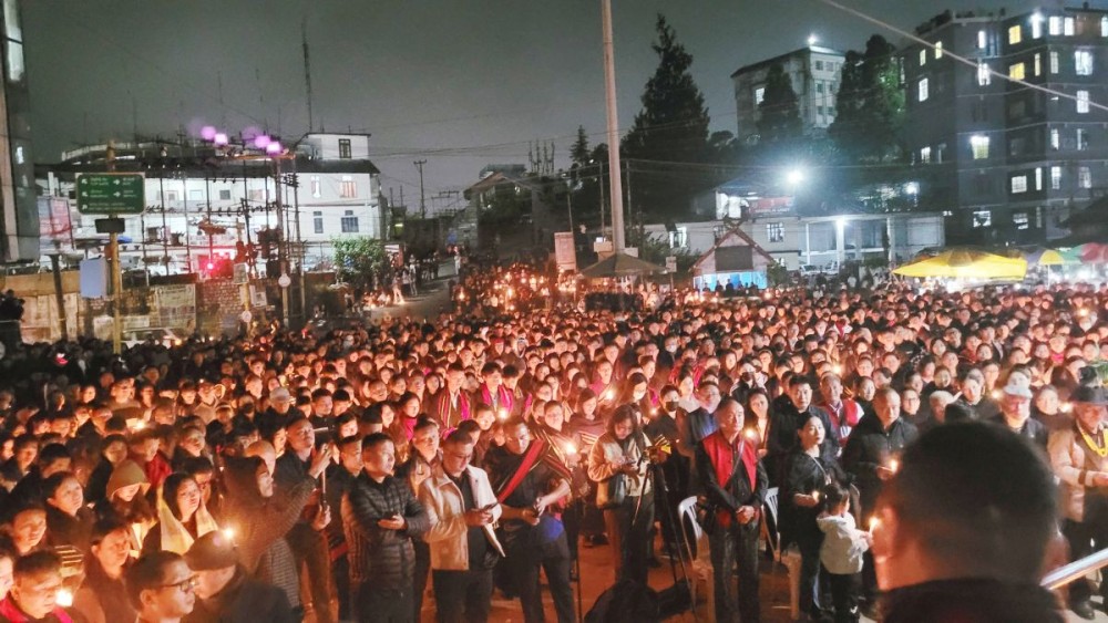 Hundreds of people gathered at PHQ Junction, Kohima on Friday evening for the candlelight vigil, organised by the Jakhama Village Council, which saw citizens come together in grief, solidarity and a shared demand for justice.