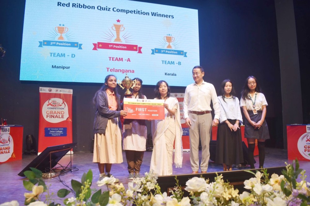 Winning teams and dignitaries during the Red Ribbon 3.0 Quiz National Finale held at Tetso College, Chümoukedima, on October 31.