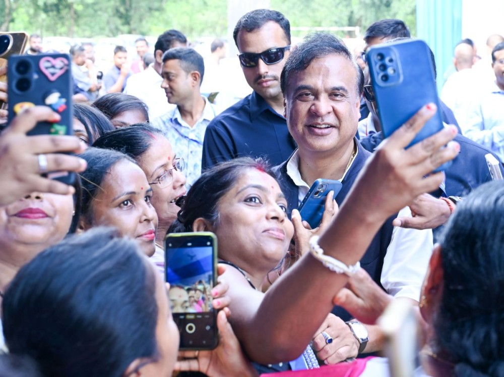 Tinsukia: Women take selfie with Assam Chief Minister Himanta Biswa Sarma during the launch of the 'Arunodoi 3.0' scheme in Tinsukia, Assam, on Wednesday, October 8, 2025. (Photo: IAN