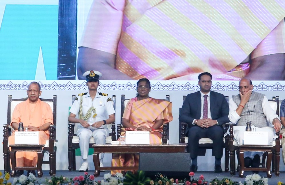 Ghaziabad: President Droupadi Murmu, Uttar Pradesh Chief Minister Yogi Adityanath, and Defence Minister Rajnath Singh attend the inauguration of the Yashoda Medicity in Indirapuram, Ghaziabad, on Sunday, October 26, 2025. (Photo: IANS/Prem Nath Pandey)