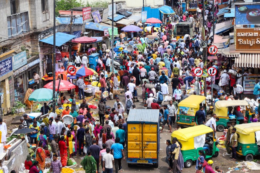 People throng KR Market for festive shopping on the occasion of the Diwali festival in Bengaluru on Monday, October 20, 2025. (IANS Photo)