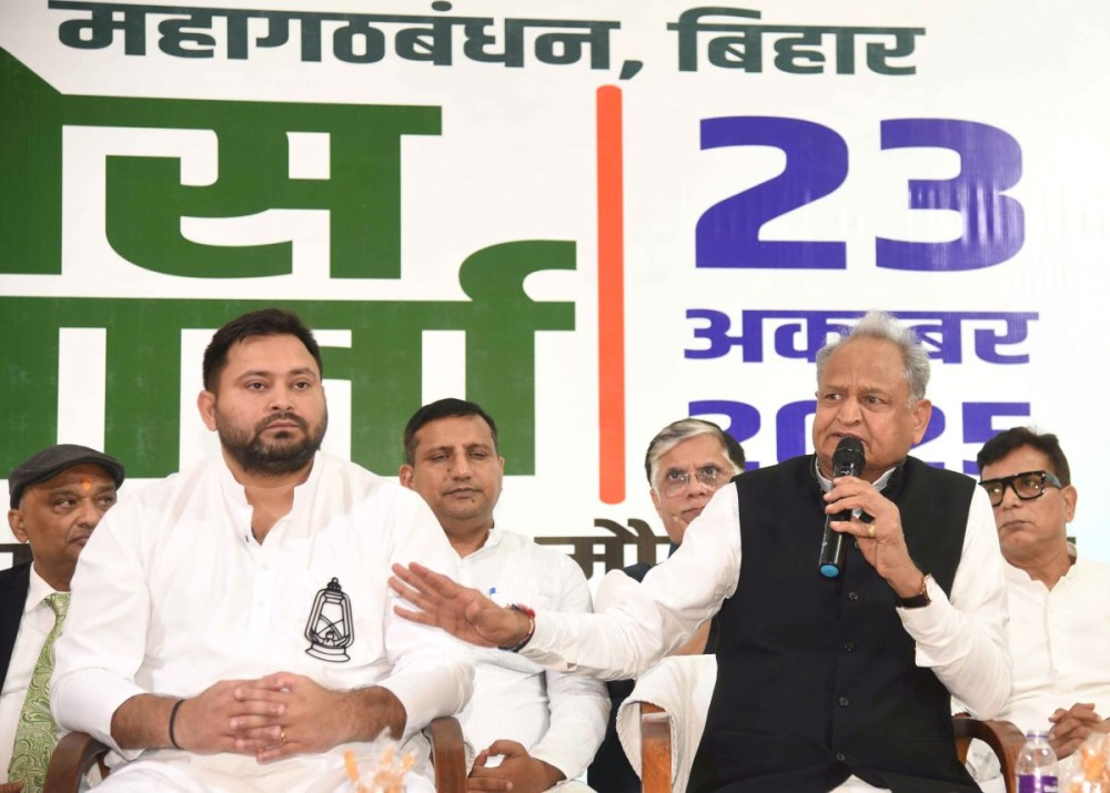 Patna: Former Rajasthan Chief Minister and senior Congress leader Ashok Gehlot addresses a joint press conference as Rashtriya Janata Dal (RJD) leader and Leader of Opposition in Bihar Assembly Tejashwi Yadav looks on ahead of the Bihar Assembly elections, in Patna, on Thursday, October 23, 2025. (Photo: IANS)