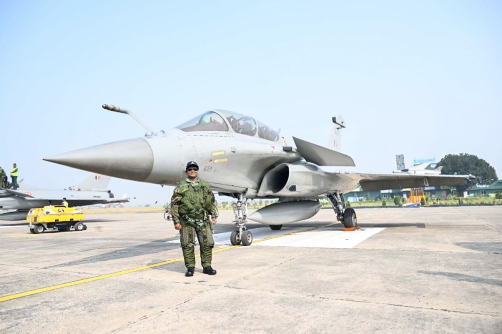 Ambala: President Droupadi Murmu wearing a G-suit at the Ambala Air Force Station before taking a sortie in the Rafale aircraft in Ambala on Wednesday, October 29, 2025. (Photo: IANS/Video Grab)