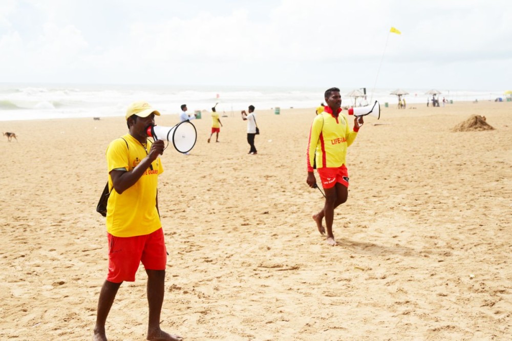 Lifeguard personnel use microphones to announce restrictions for tourists and locals from entering the sea in view of Cyclone Motha, in Puri, Odisha on October 28. (IANS Photo)