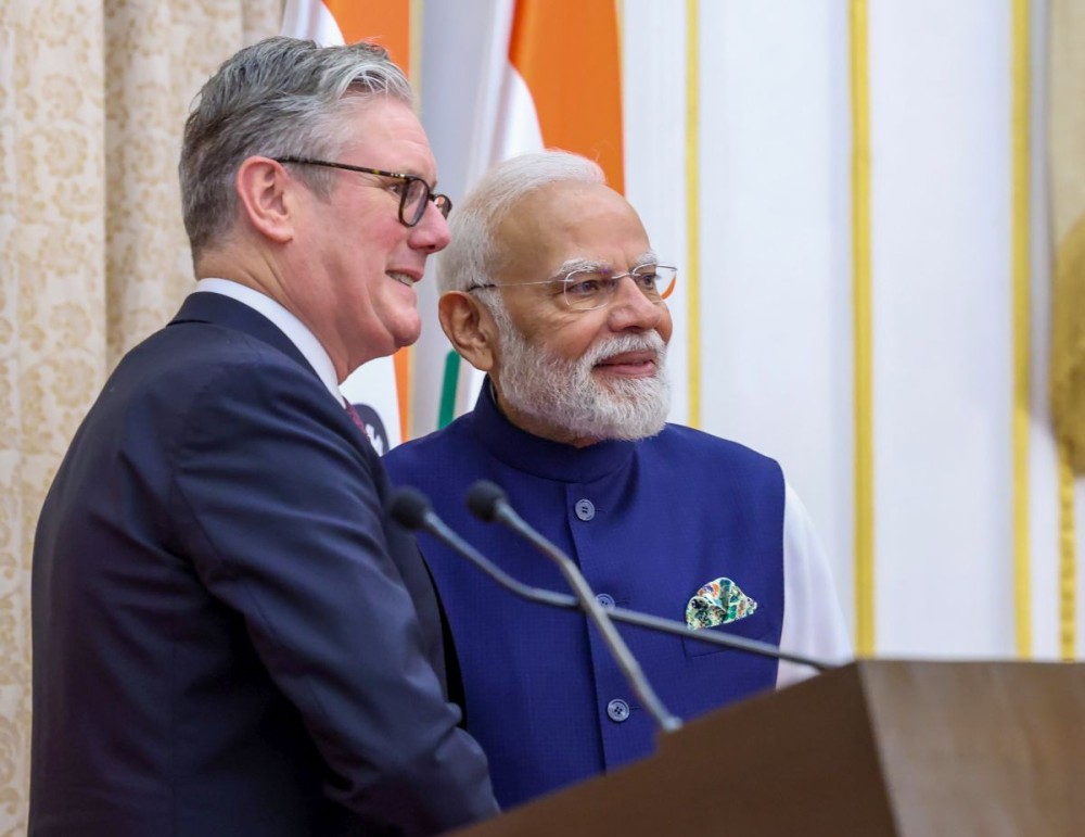Mumbai: Prime Minister Narendra Modi, along with United Kingdom Prime Minister Keir Starmer, addresses a joint press meet in Mumbai on Thursday, October 9, 2025. (Photo: IANS/PMO)