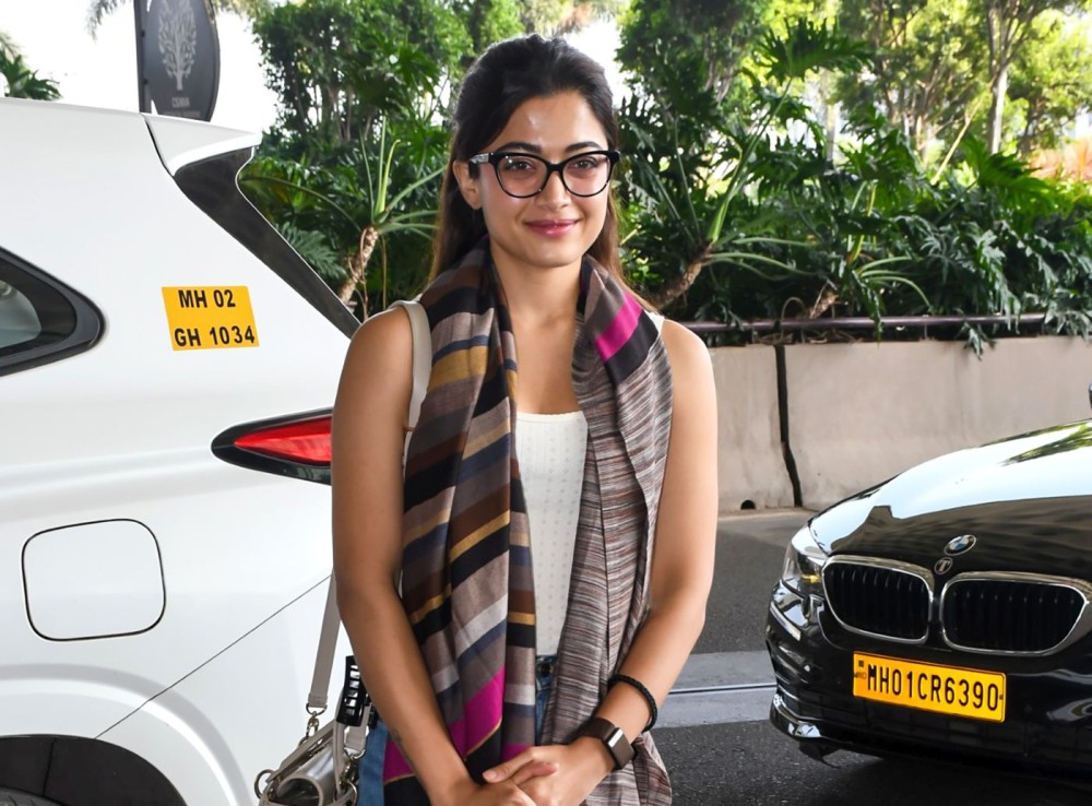 Mumbai: Actress Rashmika Mandanna arrives at the airport in Mumbai on Friday, October 17, 2025. (Photo: IANS)