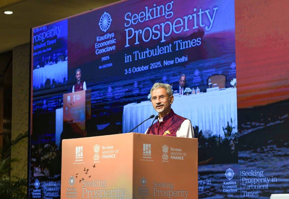 New Delhi: External Affairs Minister Dr S. Jaishankar addresses the gathering at the Kautilya Economic Conclave 2025 on ‘Seeking Prosperity in Turbulent Times’ in New Delhi on Sunday, October 5, 2025. (Photo: IANS/X/@DrSJaishankar)