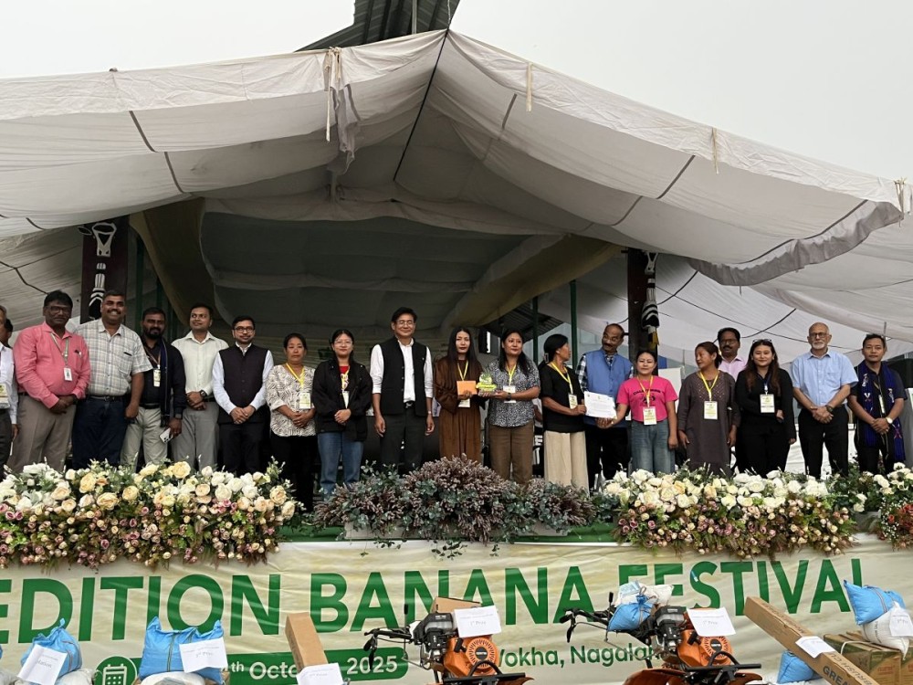 Advisor Mhathung Yanthan and officials with the winner of different stalls and competitions during the closing ceremony of the Banana Festival held in Wokha on October 23.