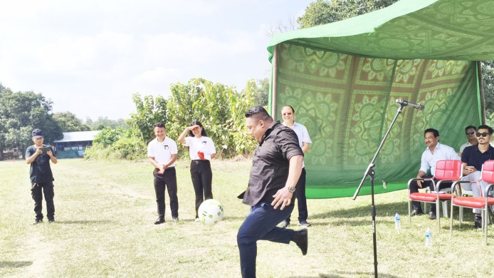 Tenyebinlo Himb kicks off the 11th Annual Sports Meet of NEISSR with the ceremonial first kick at the institute campus in Chümoukedima on October 27.