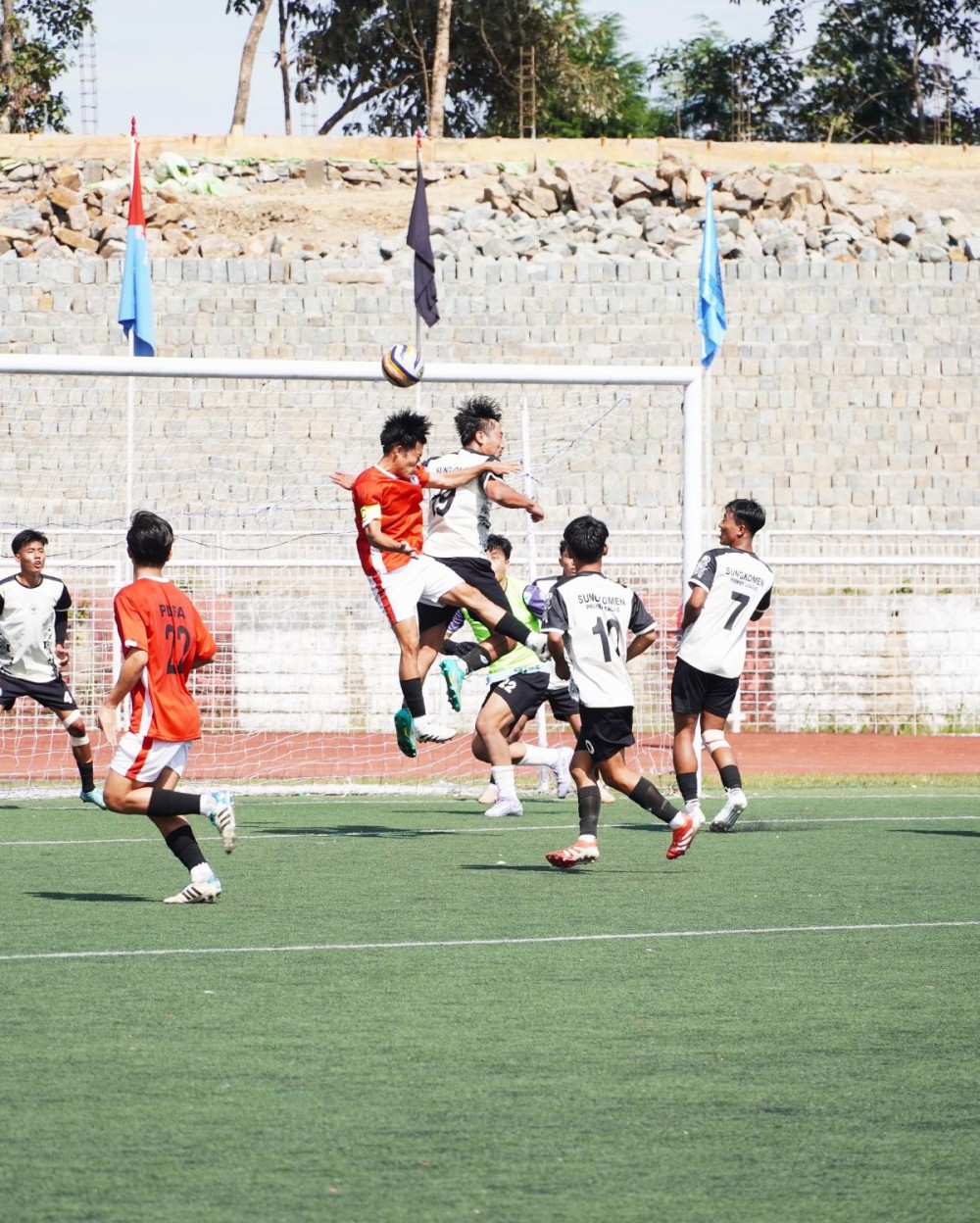 In a match between PDFA Junior FC and Sungkomen PL FC on October 29.