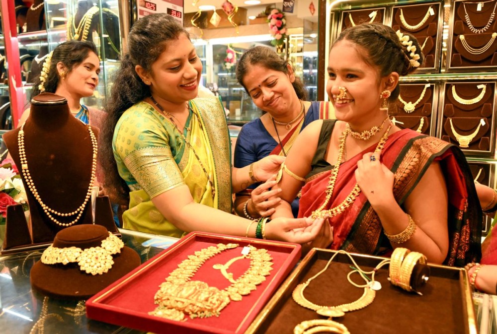 Mumbai: Women purchase gold jewellery at Pednekar Jewellers in Dadar on the occasion of Dussehra festival celebrations in Mumbai on Thursday, October 2, 2025. (Photo: IANS)