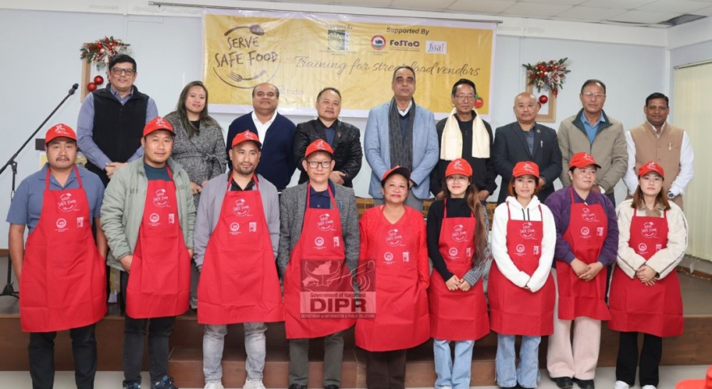 Commissioner and Secretary, H&FW, Anoop Khinchi, IAS and officials along with the participants at food safety and hygiene training programme for street food vendors. (DIPR Photo)
