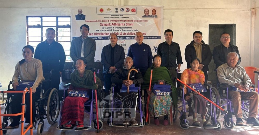 MLA, Lima Onen with officials and beneficiaries during the distribution of free assistive devices to the beneficiaries held at SDO Civil office, Noksen on November 25. (DIPR Photo)