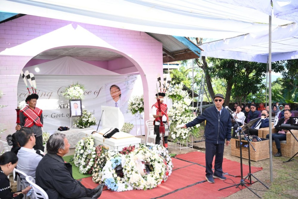 Ex-minister R. Khing speaking at the funeral service on November 18.