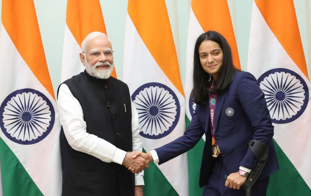 New Delhi: Prime Minister Narendra Modi greets cricketer Pratika Rawal during the meeting with the Indian women’s cricket team, champions of the ICC Women’s World Cup 2025, at his residence on Lok Kalyan Marg in New Delhi on Wednesday, November 5, 2025. (Photo: IANS/PMO)