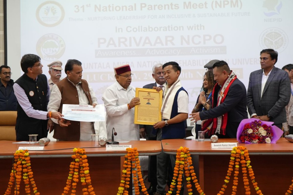 Mesenipong Pongen receives commendation and cash award from Governor of Karnataka.