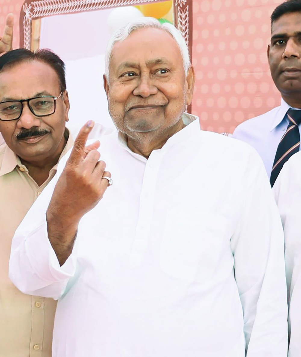 Patna: Bihar Chief Minister Nitish Kumar shows his inked finger after casting his vote during the first phase of Bihar Assembly elections in Bakhtiyarpur, Patna, Bihar, Thursday, November 6, 2025. (Photo: IANS)