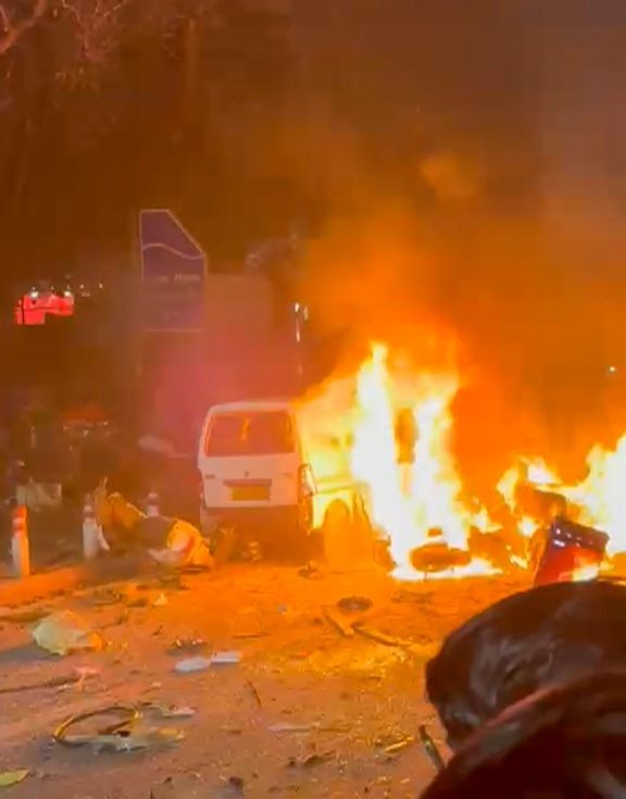 New Delhi: A car reportedly caught fire after a blast-like sound near Gate 1 of the Lal Quila Metro Station, close to the Red Fort, in New Delhi, Monday, November 10, 2025. (IANS/Video Grab)