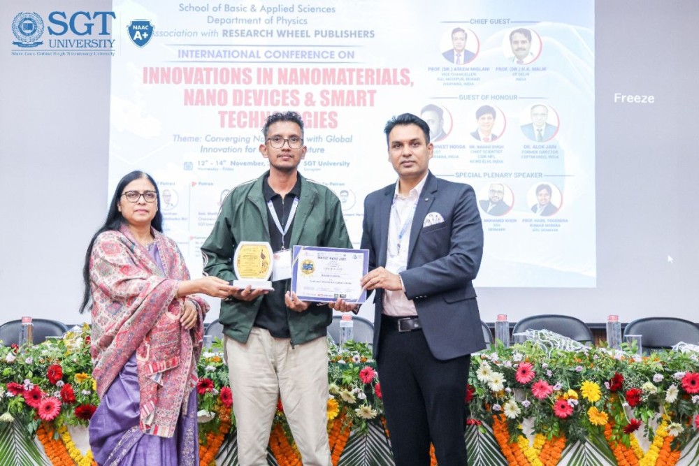 Shisak Sharma receiving the award.