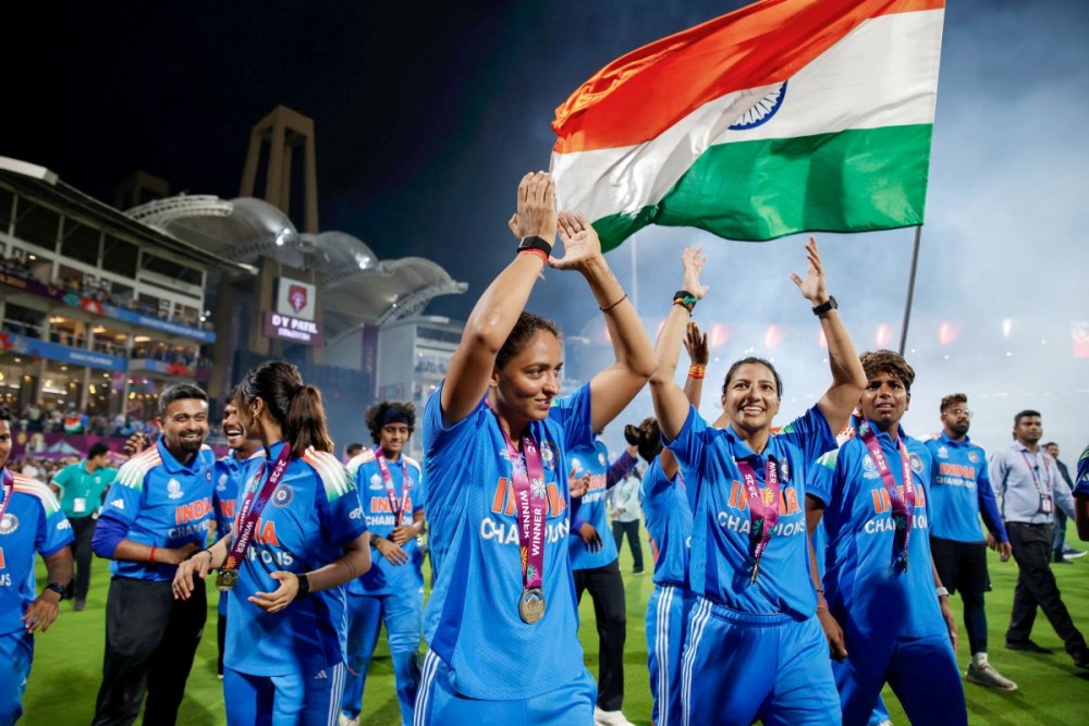 Navi Mumbai: Indian players celebrate with the winners’ trophy during the victory lap after India won the ICC Women’s World Cup final ODI cricket match against South Africa Women at the DY Patil Stadium in Navi Mumbai on Monday, November 3, 2025. (Photo: IANS/X/@BCCIWomen)