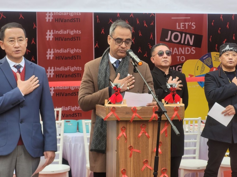 Anoop Khinchi administering the HIV & AIDS pledge to the gathering at Kisama on December 1. (Morung Photo)