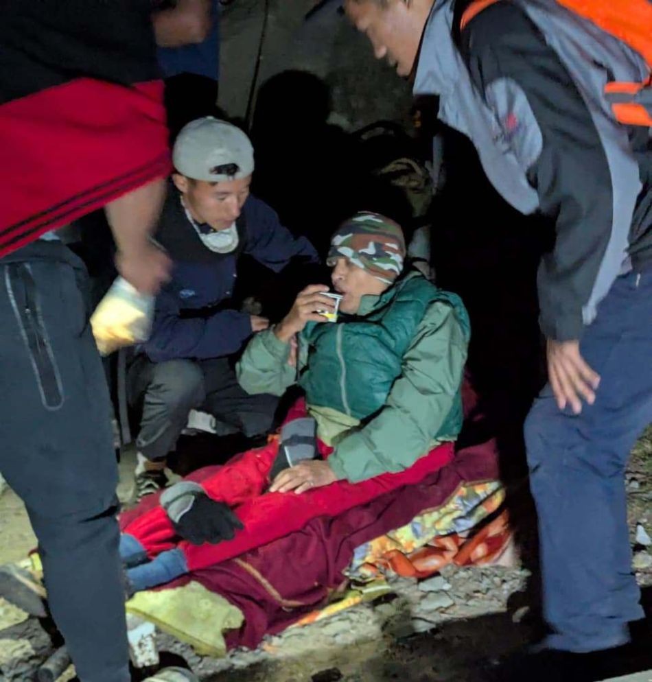 SAYO in collaboration with SATGC rescued a 70-year-old woman trekker from West Bengal on December 11.