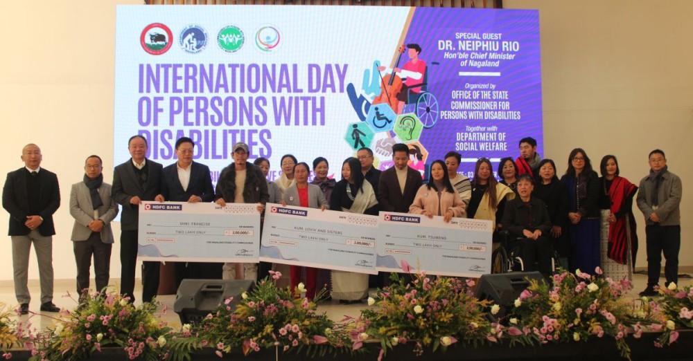 Advisor Wangpang Konyak along with the beneficiaries and others on December 3. (Morung Photo)