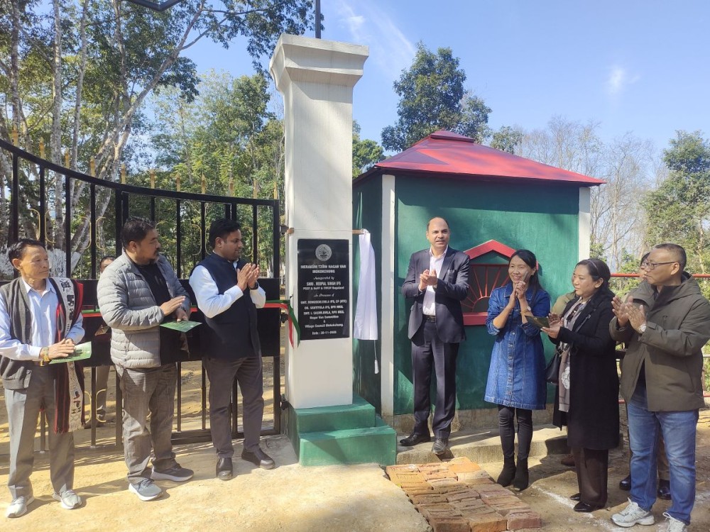 Vedpal Singh, IFS, along with Dr Sentitula, IFS, district officials and community leaders during the inauguration of Nagar Van Meraküm Tzüin at Meraküm Tzüin, Mokokchung on December 3. (Morung Photo)