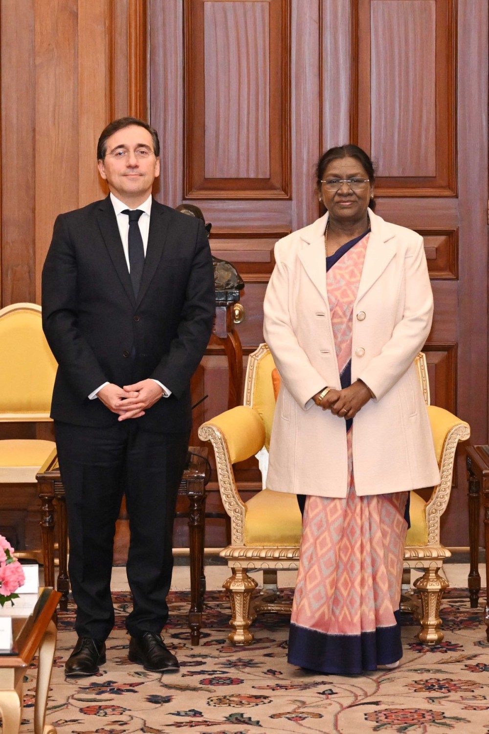 President Droupadi Murmu, Spanish Minister of Foreign Affairs, European Union and Cooperation Jose Manuel Albares (Image Credit: X/@rashtrapatibhvn)