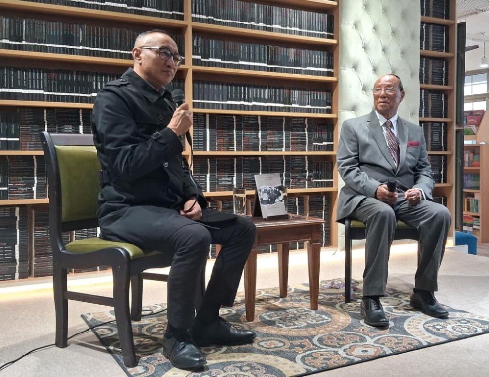 Seven-time MLA and a two-time Member of Lok Sabha, Chingwang Konyak at the launch of his book, ‘The Naga Political Movement’ in Chümoukedima on January 12. (Left) Mmhonlumo Kikon, a former legislator leading the discussion during the event. (Morung Photo)