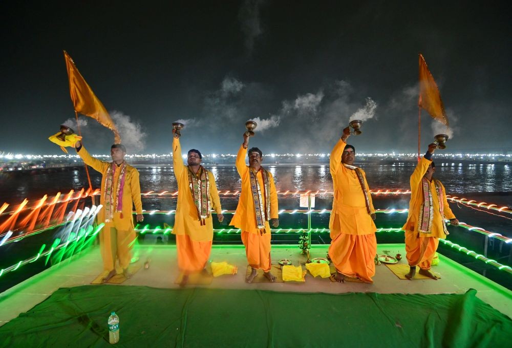 Priests perform the evening aarti at the Triveni Sangam—the sacred confluence of the rivers Ganga, Yamuna and the mythical Saraswati—on the occasion of Paush Purnima, marking the first day of the Magh Mela, in Prayagraj district of Uttar Pradesh on January 3. (IANS Photo)