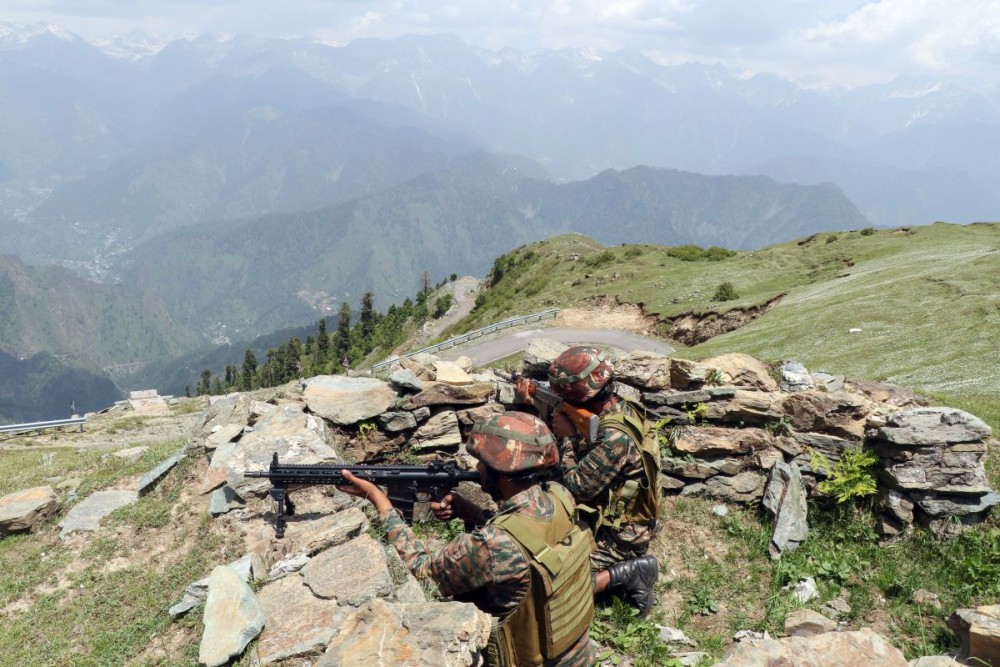 Army personnel display their preparedness along the LoC during a media tour in Poonch, Tuesday, May 20, 2025. (IANS File Photo)