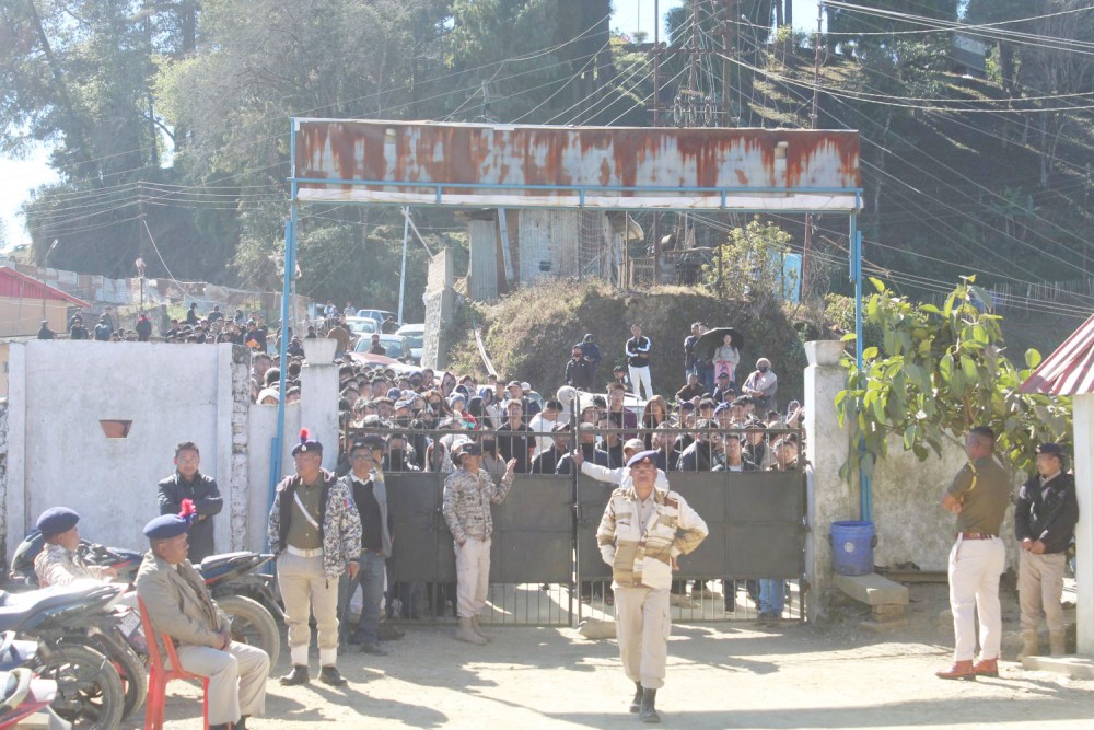 Applicants of the Constable pots stands outside the SP Office Zunheboto for Documents Verification on January 2. (Morung Photo)