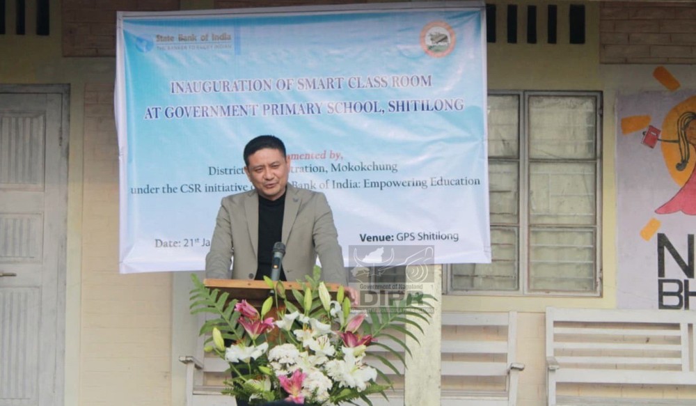 SDO(C) Mokokchung, Temsuchuba Jamir speaking during the Inauguration of Smart Classroom. (DIPR Photo)