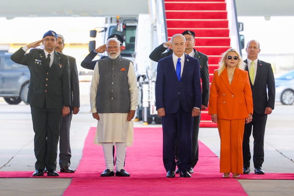 You are a great leader: Netanyahu compliments PM Modi upon arrival in Israel