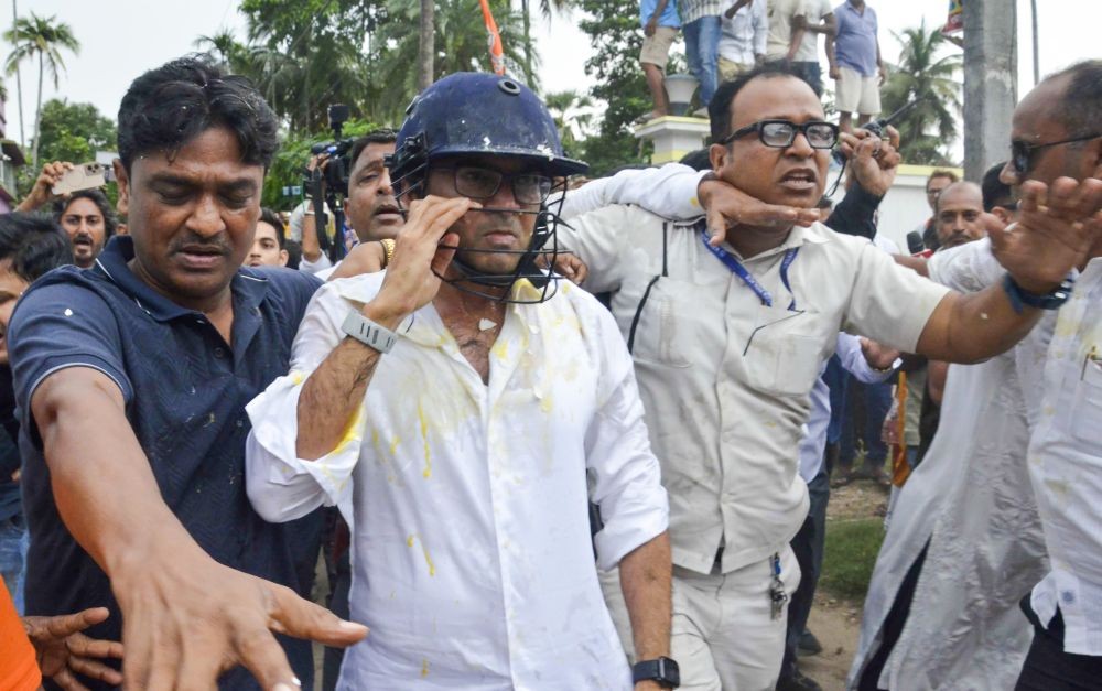Trinamool Congress (TMC) National General Secretary Abhishek Banerjee is attacked by local residents during his visit to meet families affected by post-poll violence in Sonarpur, South 24 Parganas district, on May 30, 2026. Stones and eggs were reportedly hurled during the incident. (IANS Photo)